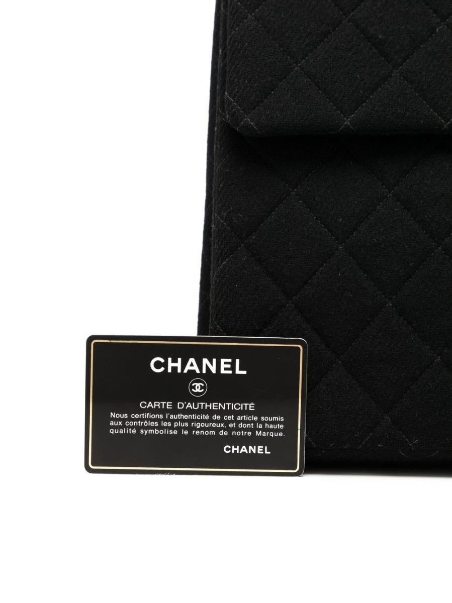 Chanel - Sac à rabat Maxi en jersey  en vente 2