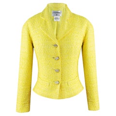 Giacca in tweed con nastro stile Chanel Jessica Parker
