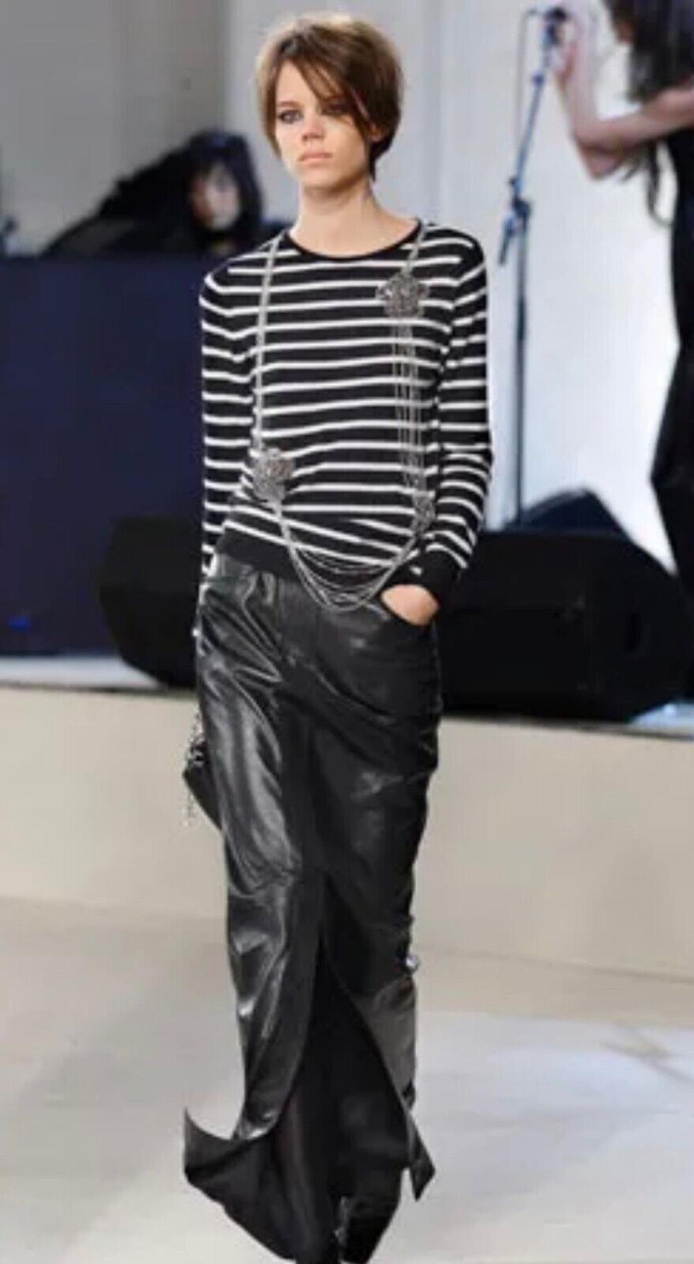 Rarest collectible Chanel striped cashmere jumper with jewel embellishment & metallic chains ~ from Runway of Paris / LONDON Collection by Karl Lagerfeld
- CC logo Crown charm at waist
- 100% cashmere in navy & ecru colours
Size mark 36 FR /