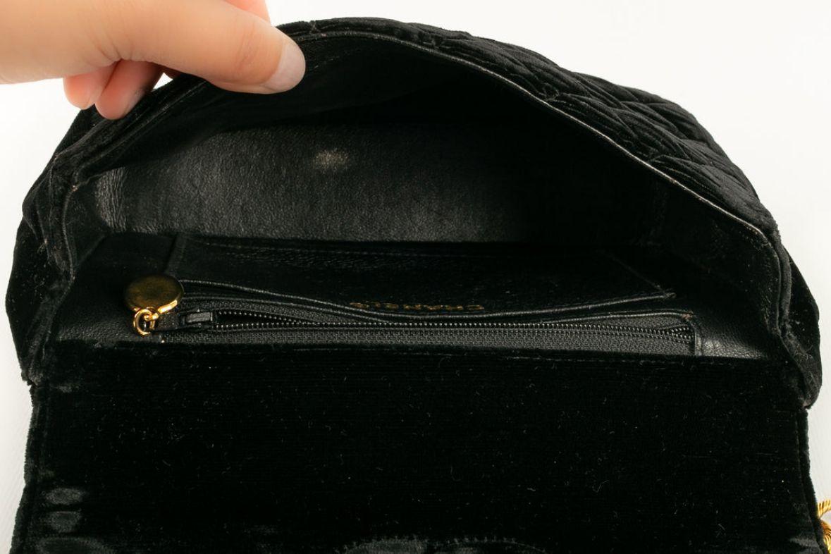 Sac à bijoux Chanel en velours noir, 1989 / 1991 en vente 7