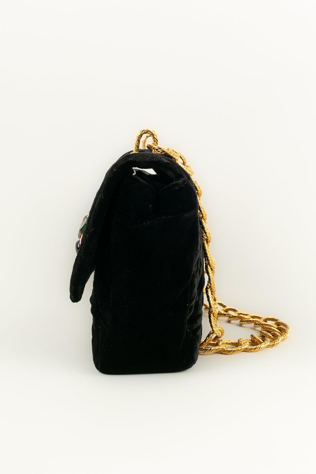 Chanel Juwelentasche aus schwarzem Samt, 1989 / 1991 (Schwarz) im Angebot