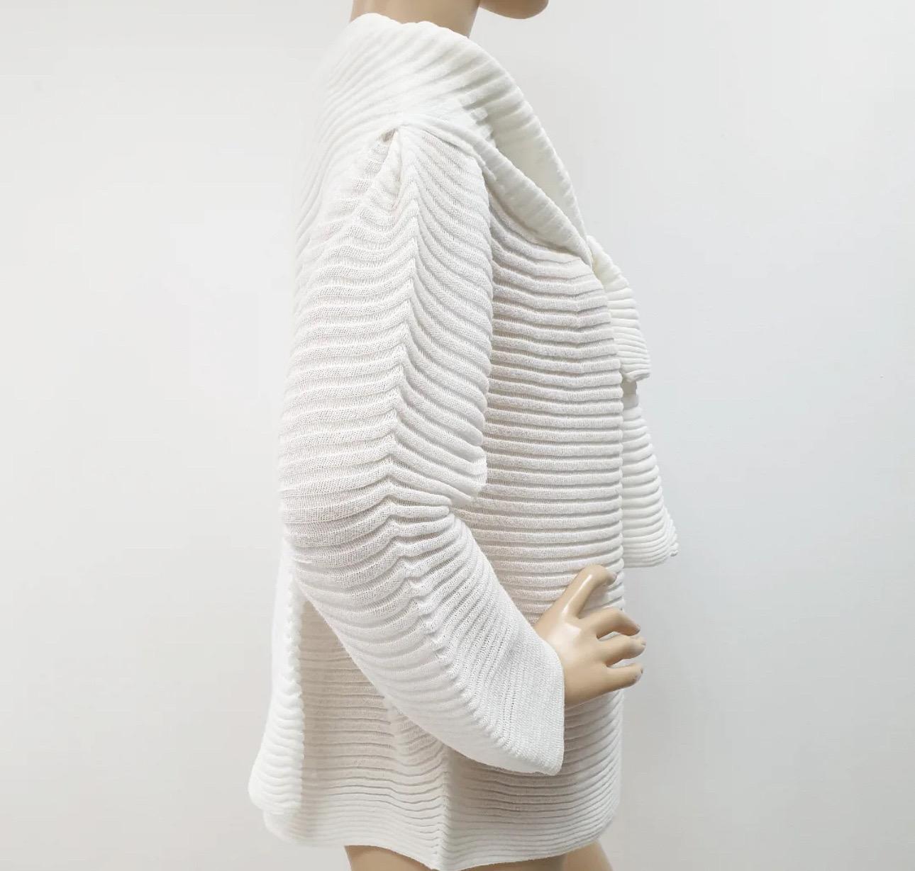 CHANEL Jewel Button Brooch Pin  Sweater Top Sz.48 In Excellent Condition For Sale In Krakow, PL