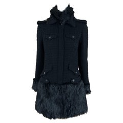 Chanel - Manteau en tweed noir avec détails en fausse fourrure et orné de Jewell