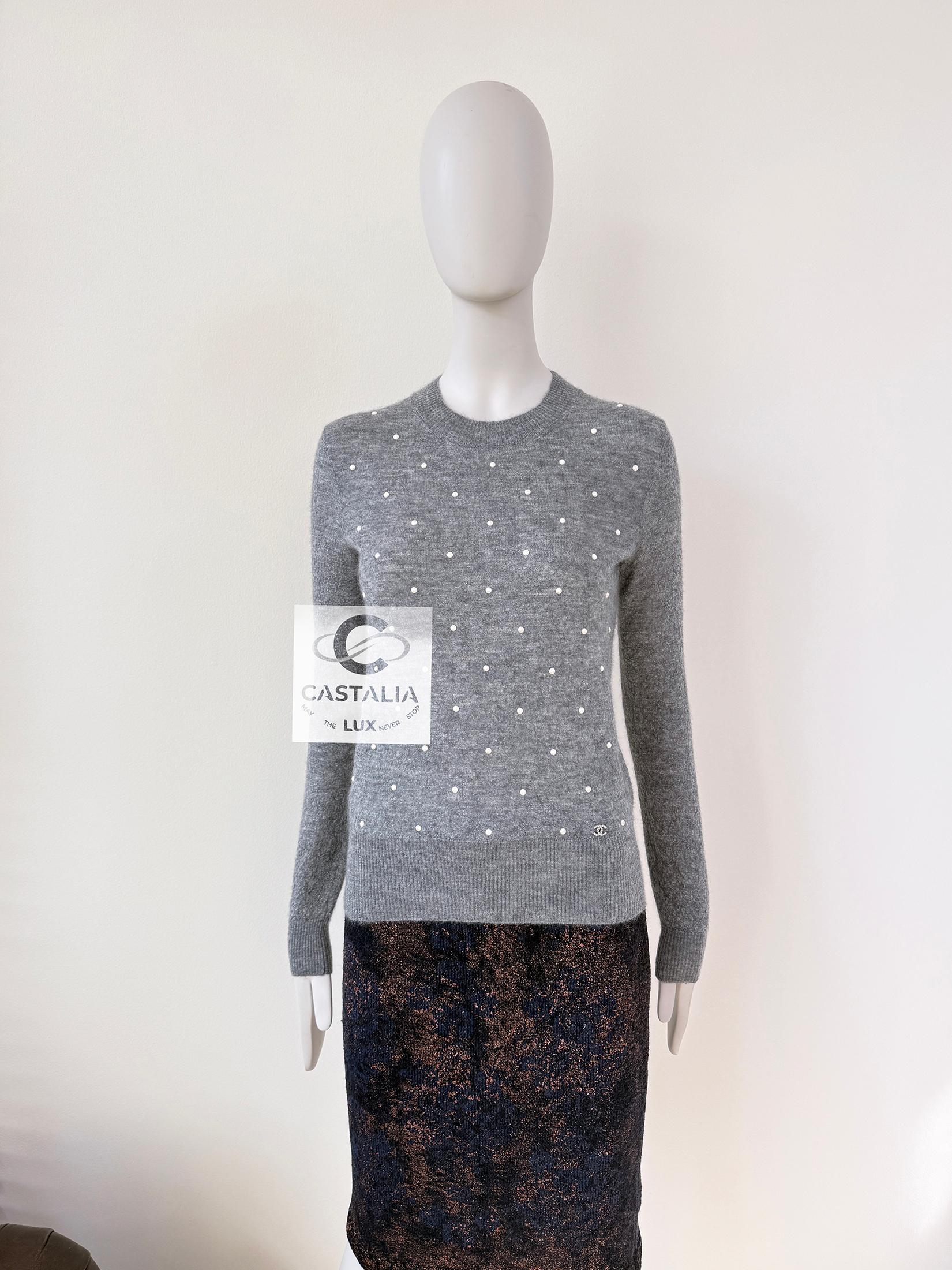 Chanel Jewel Perlenbesetzter Alpaka-Pullover 34 FR im Angebot 1