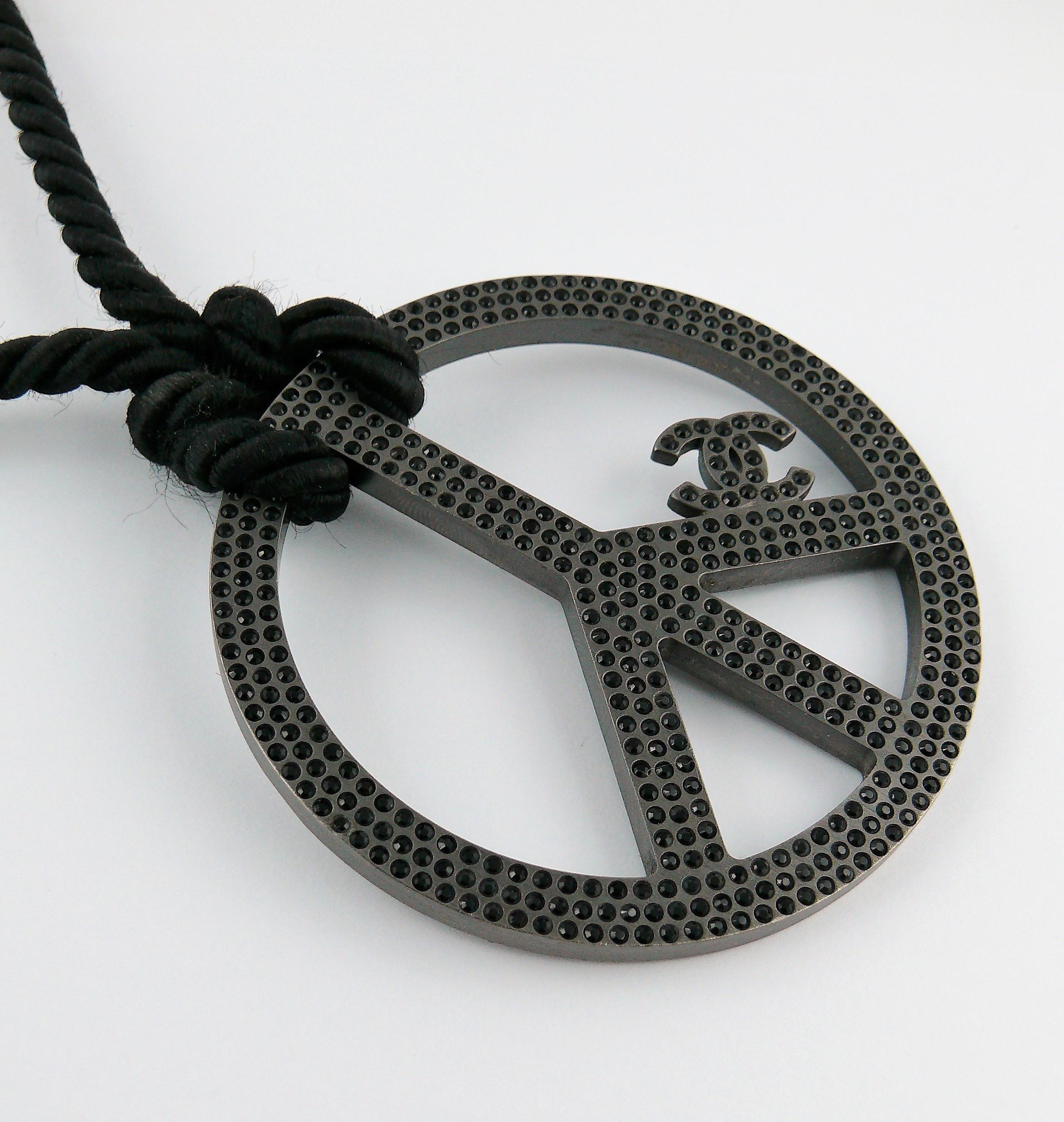 Chanel Jewelled Massive Peace Sign CC Necklace Spring Summer 2008 In Good Condition In Nice, FR