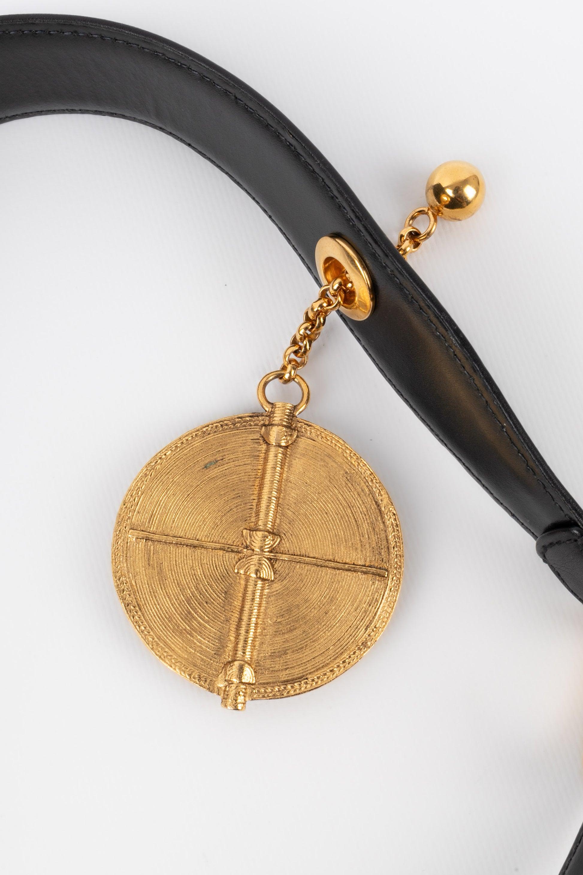 Chanel Jewelry Ledergürtel mit goldener Metallschnalle im Angebot 5