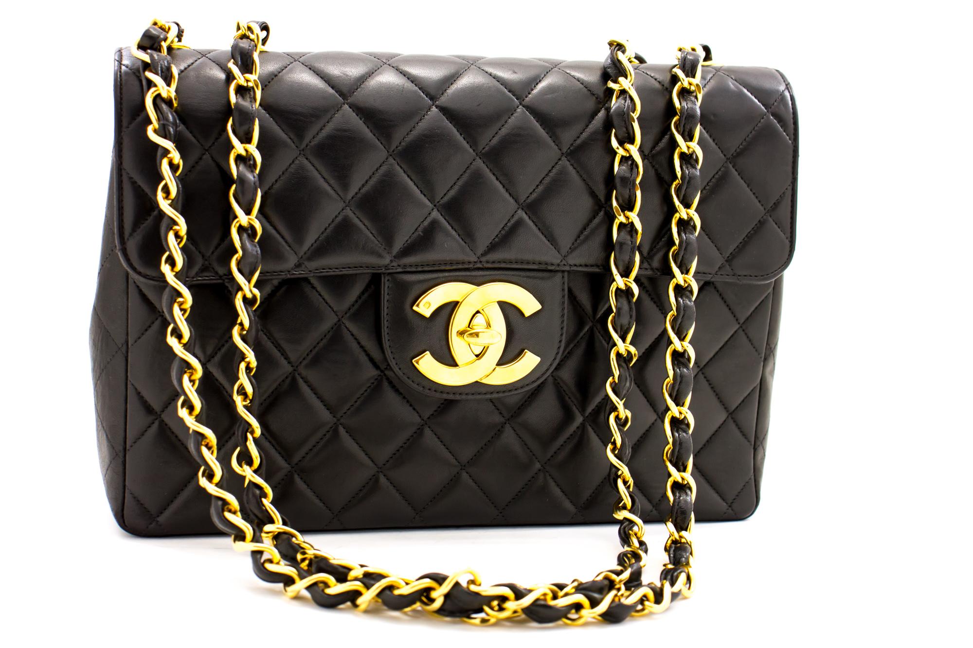 An authentic CHANEL Jumbo 11