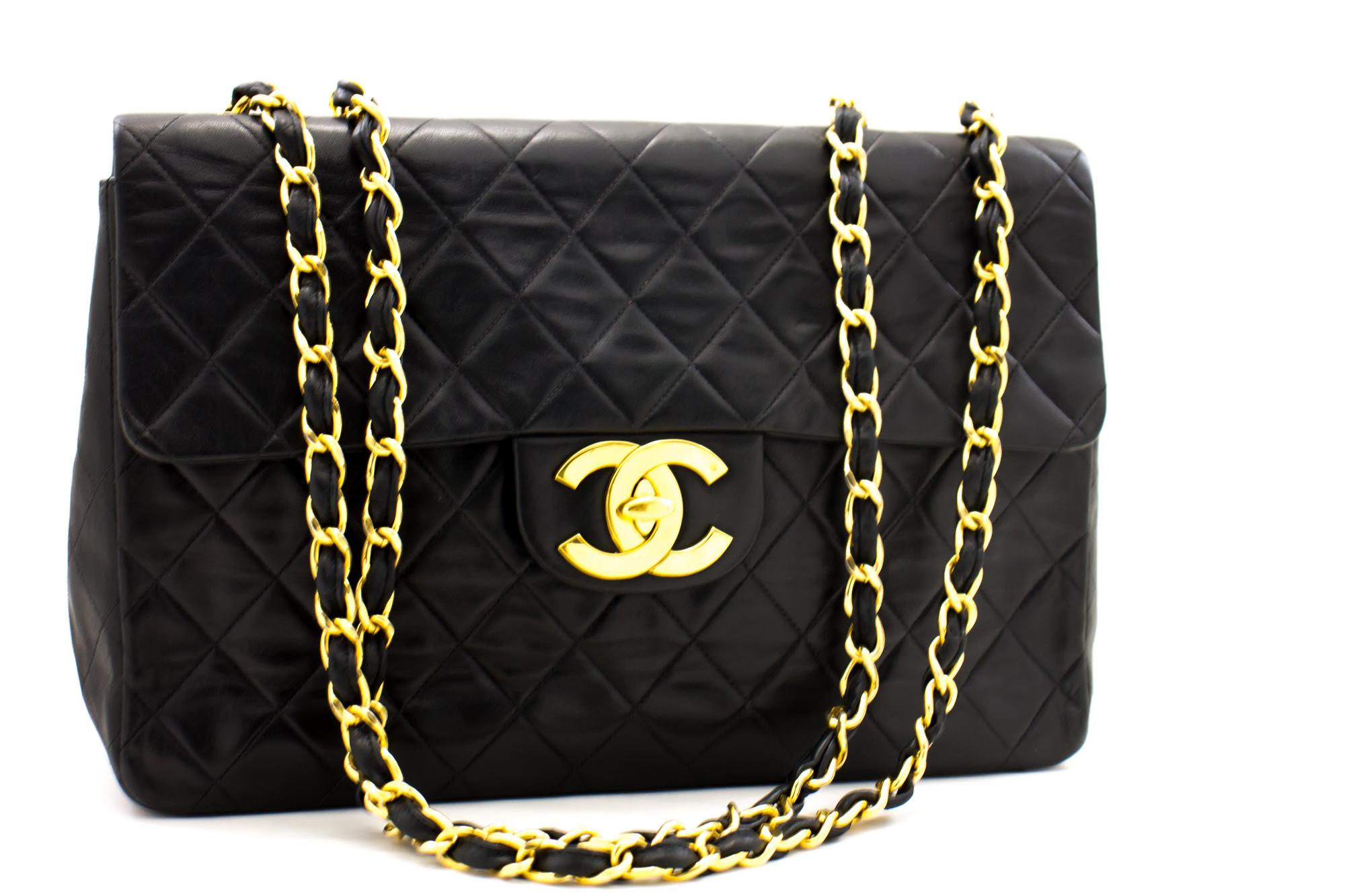 An authentic CHANEL Jumbo 13