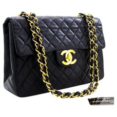CHANEL Jumbo 13 Maxi 2,55 Kette Klappe Umhängetasche aus Lammfell Schwarz
