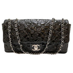 CHANEL Bolso Jumbo Charol Repujado Negro