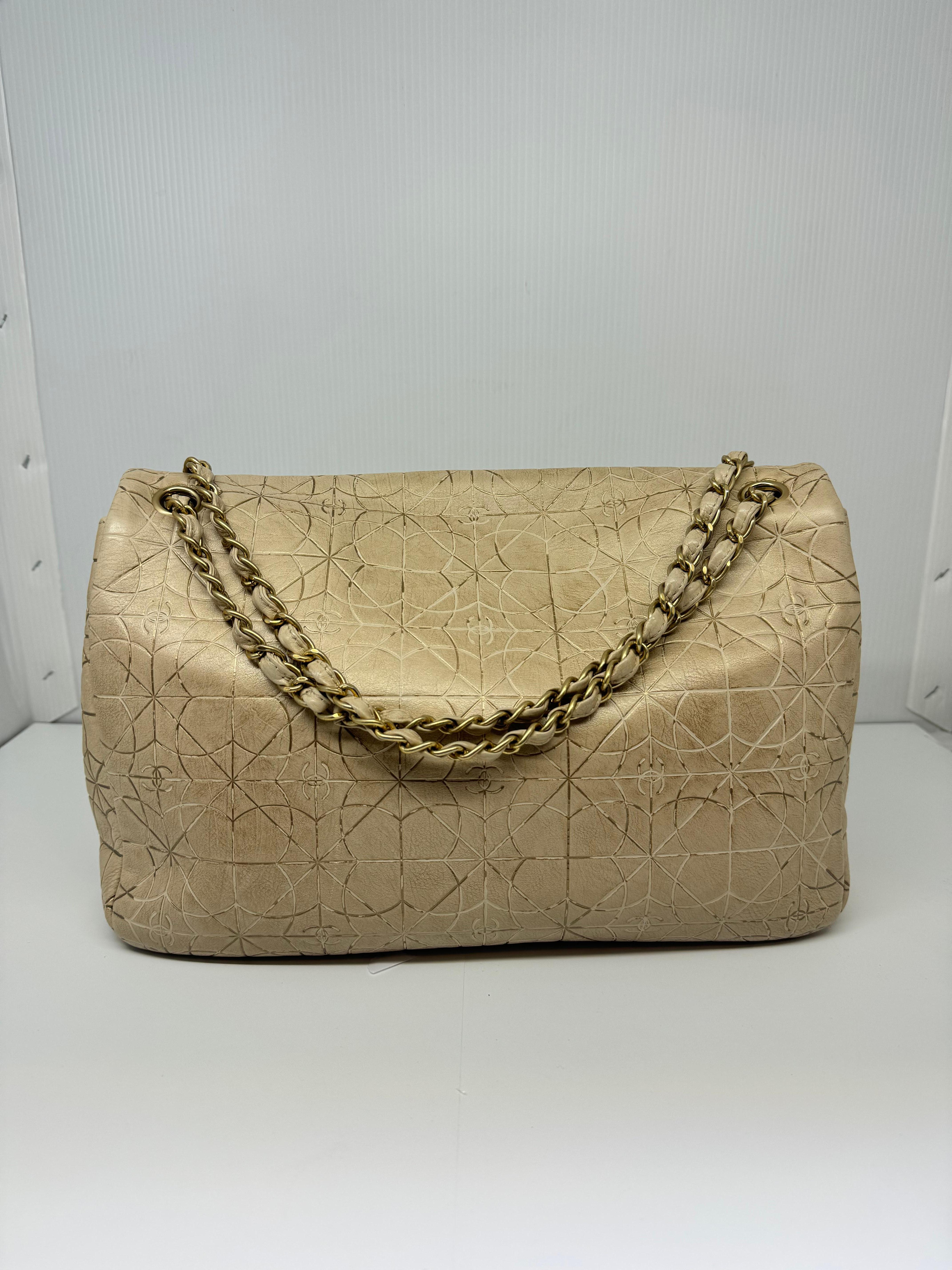 Chanel Jumbo Beige Gold Paris-Moscou Moujik Flap Bag In Good Condition In Jakarta, Daerah Khusus Ibukota Jakarta