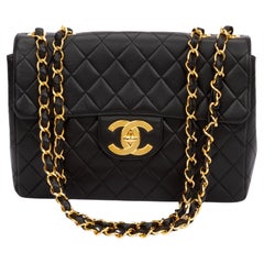 Chanel Jumbo Negro 24kt Logo Flap Bag