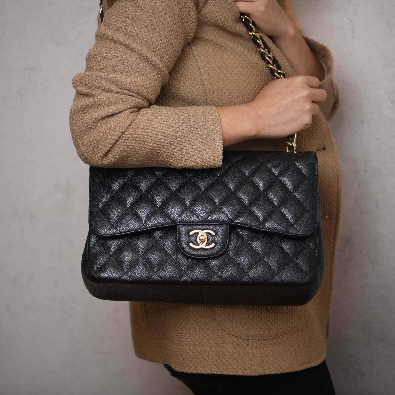 CHANEL Bolso Jumbo Negro Caviar Piel de Becerro Doble Solapa con GHW en Excelente estado para la venta en Banbury, GB