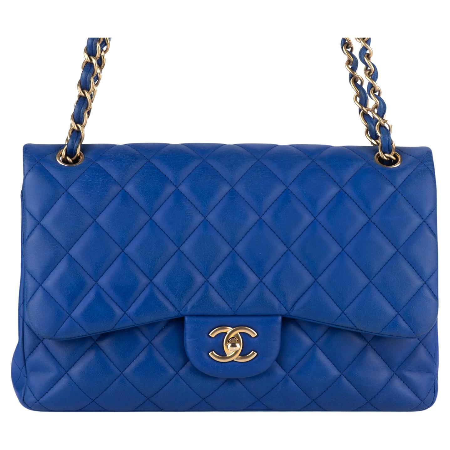 Chanel Flap bag in the classic quilted pattern. The bag has a double chain-leather woven strap with a CC twist gold lock flap closure. The single flap opens up to a leather lined interior with a single back pocket.
Store retail price $11,700.