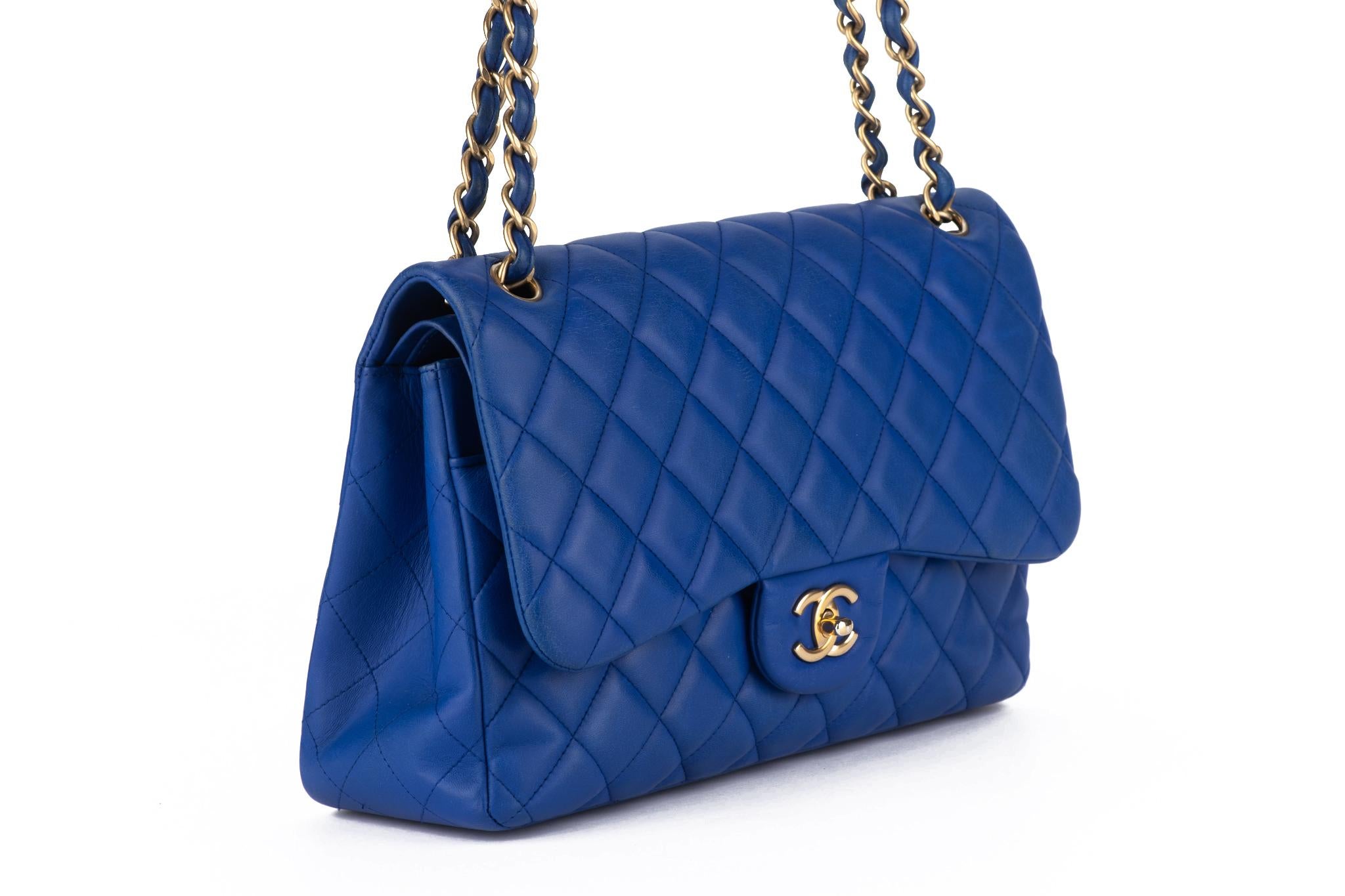 Chanel Jumbo Blue Quilted Double Flap In Excellent Condition For Sale In West Hollywood, CA