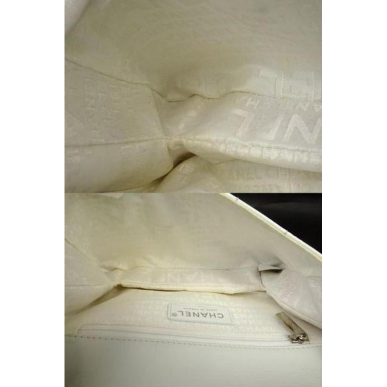 Chanel Jumbo Cc Logo Zig Zag 221349 White Patent Leather Shoulder Bag In Good Condition For Sale In Forest Hills, NY