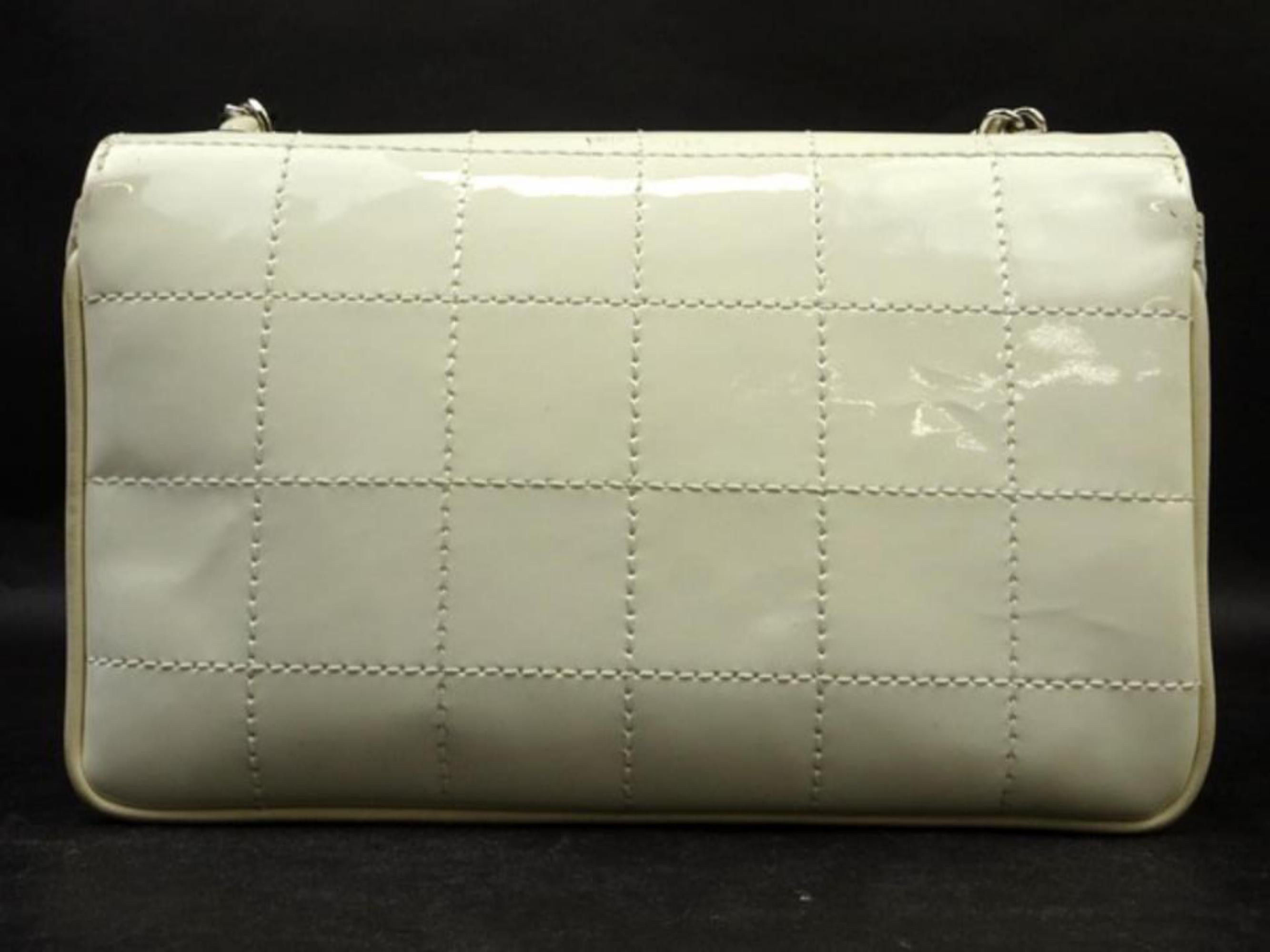 Chanel Jumbo Cc Logo Zig Zag 221349 White Patent Leather Shoulder Bag For Sale 2