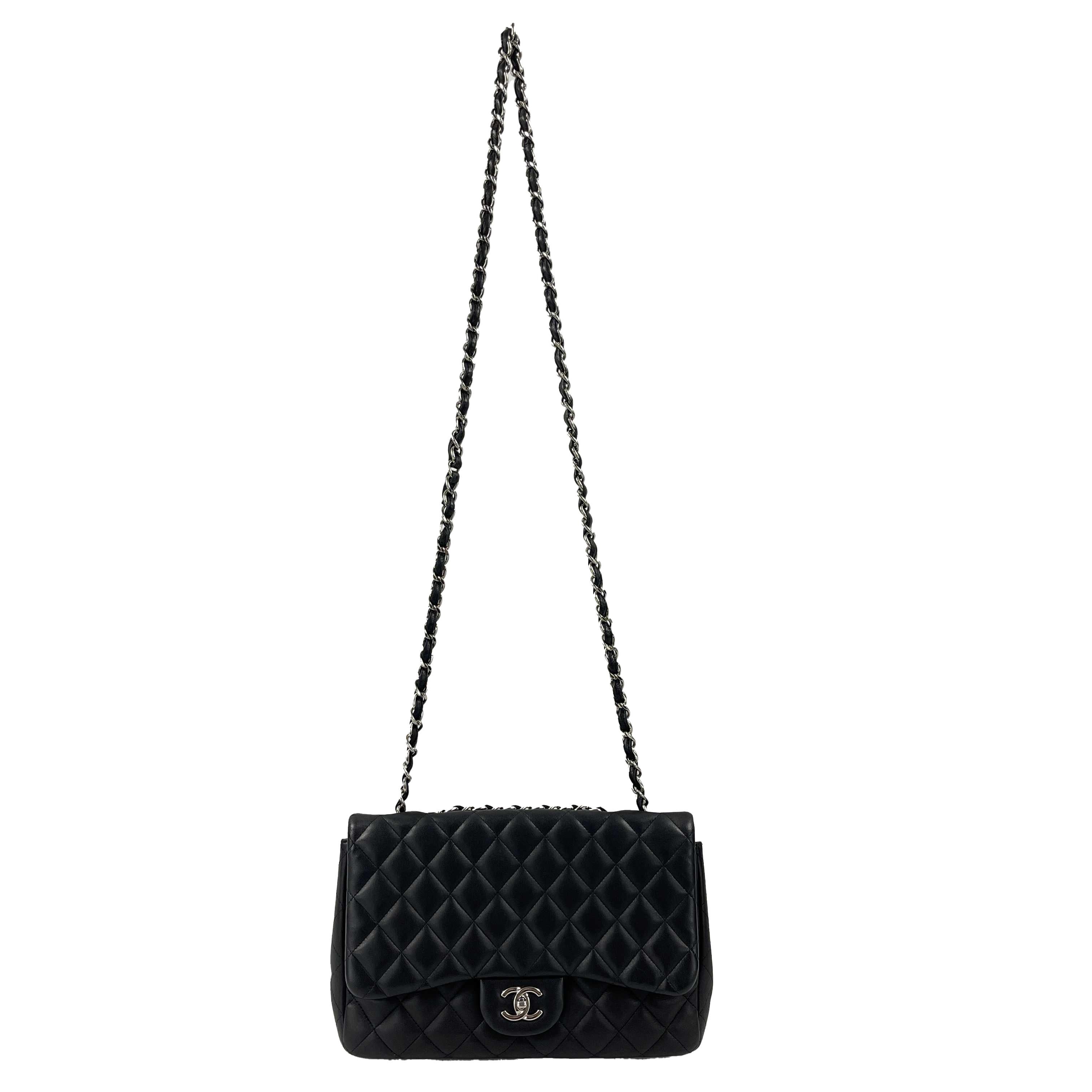 	CHANEL - Jumbo Classic Flap CC Quilted Black Lambskin Shoulder Bag / Crossbody For Sale 4