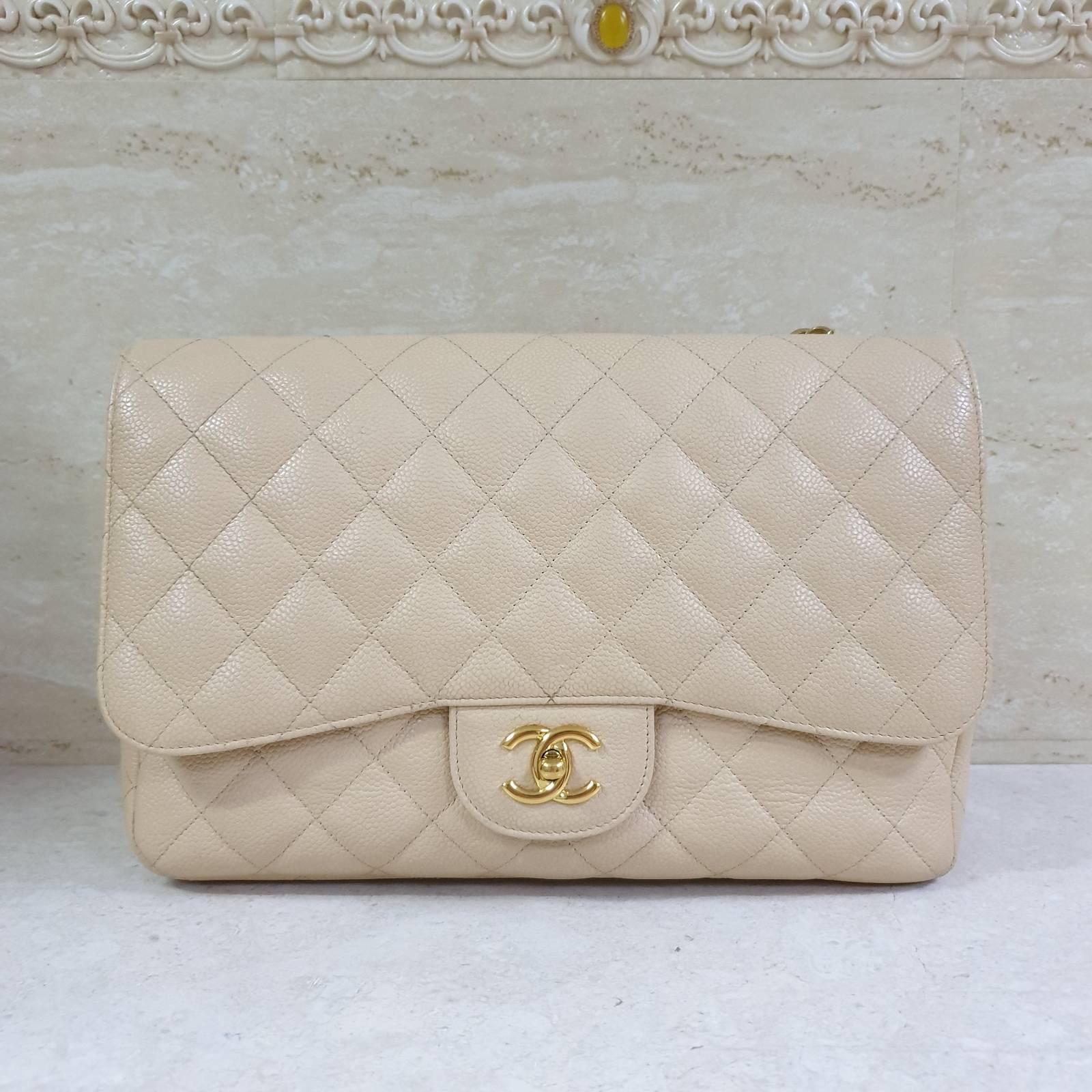 Chanel Timeless Classic Single Flap Bag.

Beige Caviar leather with gold hardware.

Jumbo size is perfect to hold all your essentials. Very roomy and practical bag.

Can be worn double or single chain, shoulder or cross body.

In Excellent