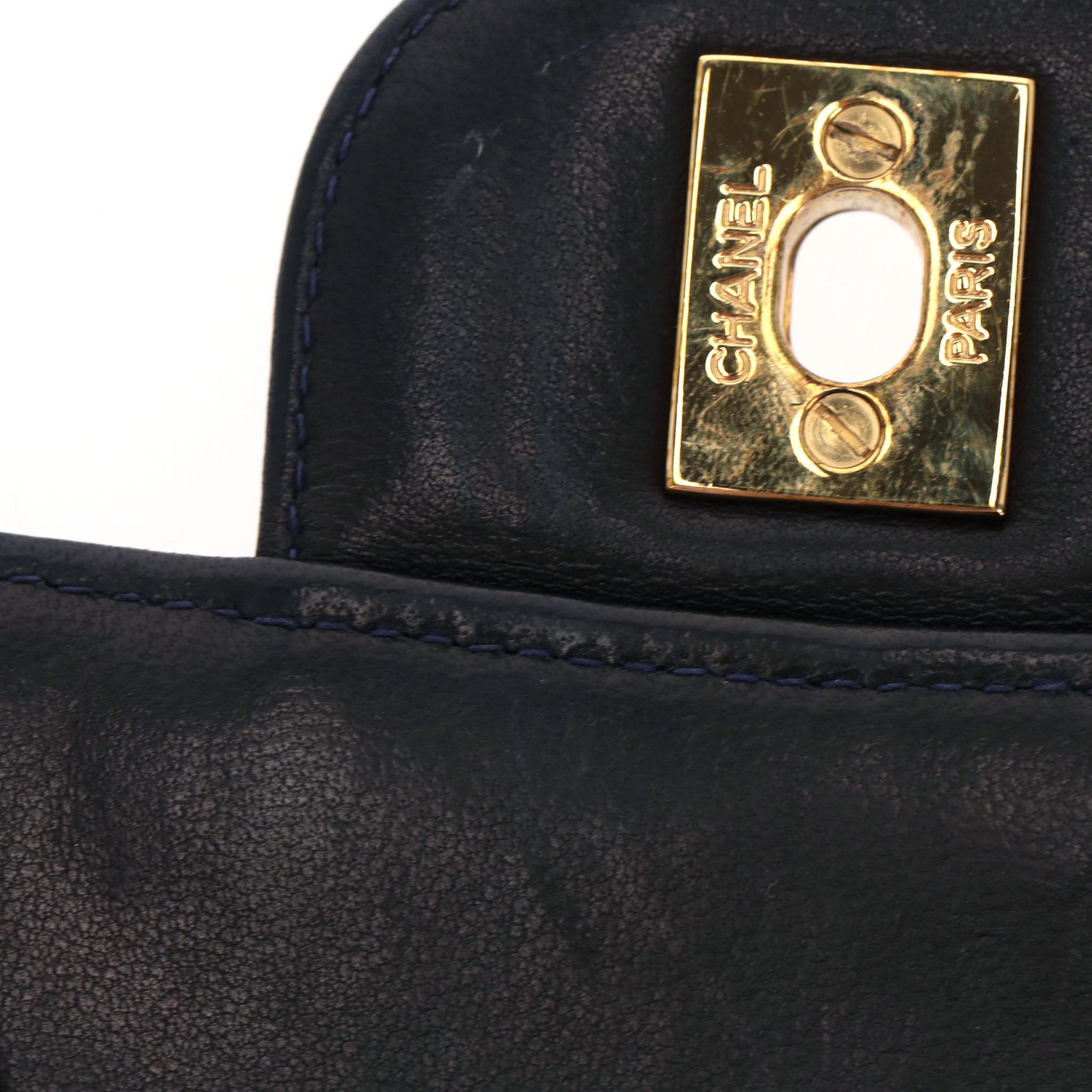 Chanel Jumbo Diamond Quilted Lambskin Timeless Bag With 24k Gold Hardware en vente 11