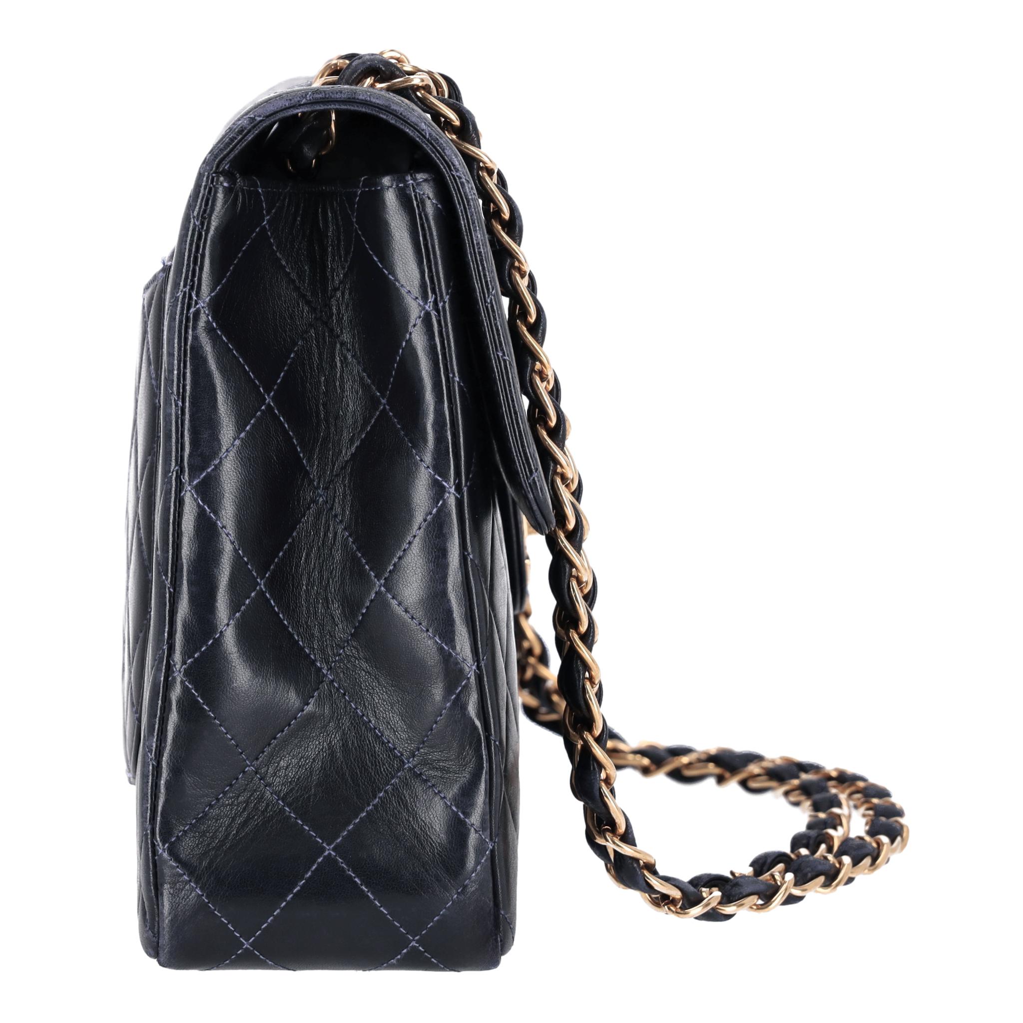 Noir Chanel Jumbo Diamond Quilted Lambskin Timeless Bag With 24k Gold Hardware en vente