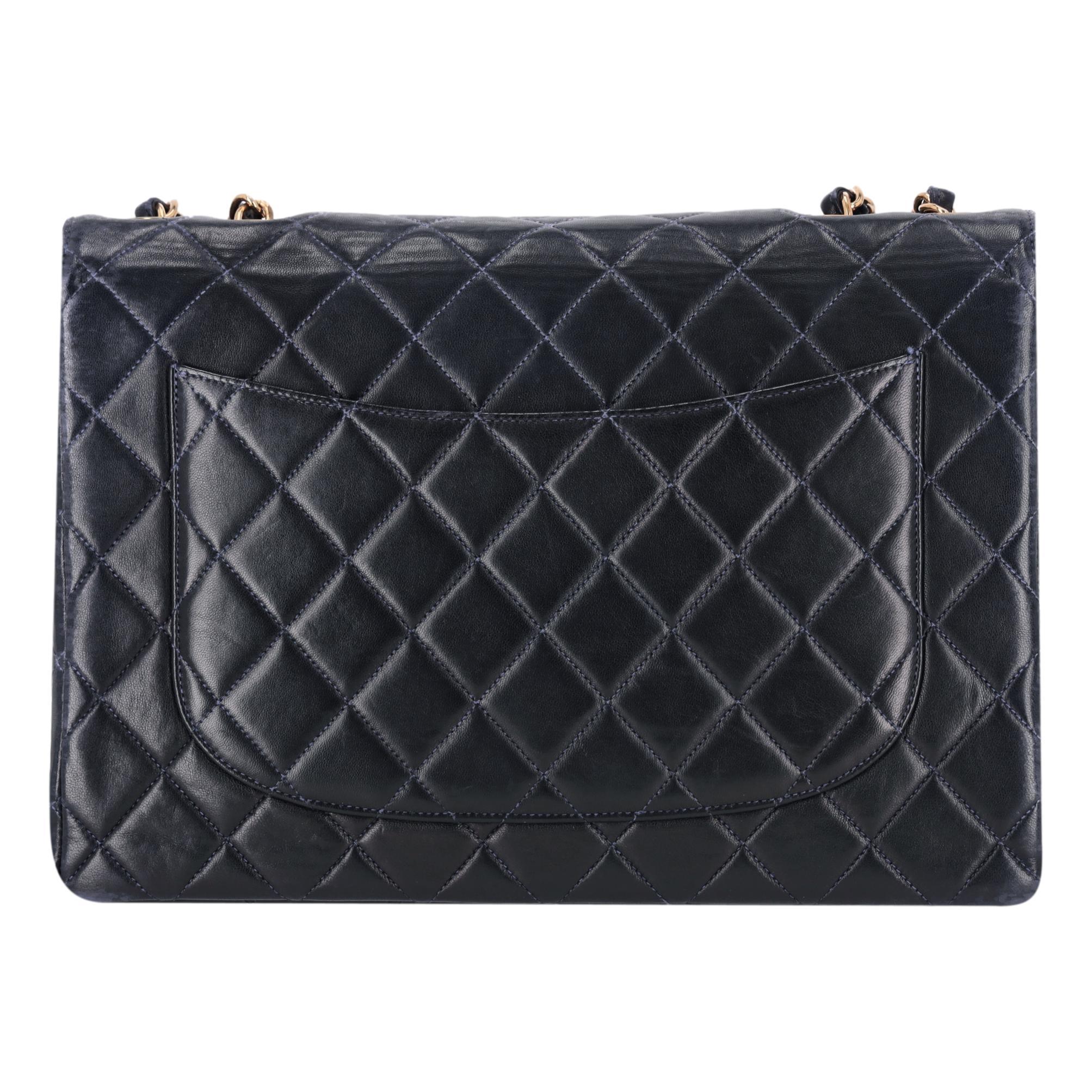 Chanel Jumbo Diamond Quilted Lambskin Timeless Bag With 24k Gold Hardware Bon état - En vente à London, GB