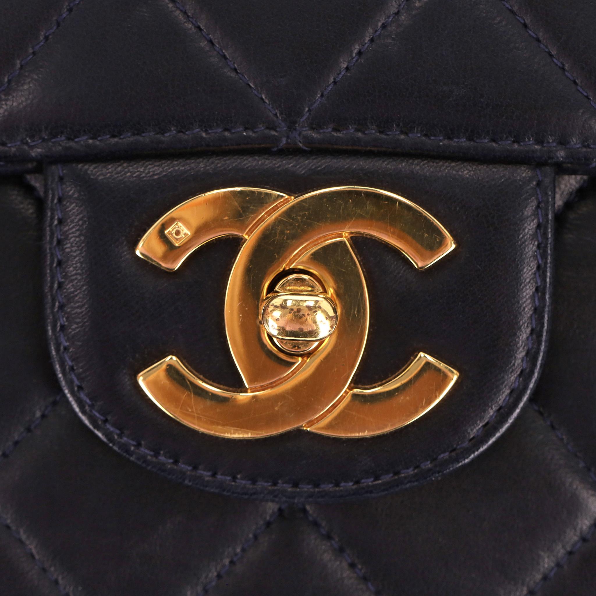 Chanel Jumbo Diamond Quilted Lambskin Timeless Bag With 24k Gold Hardware en vente 2