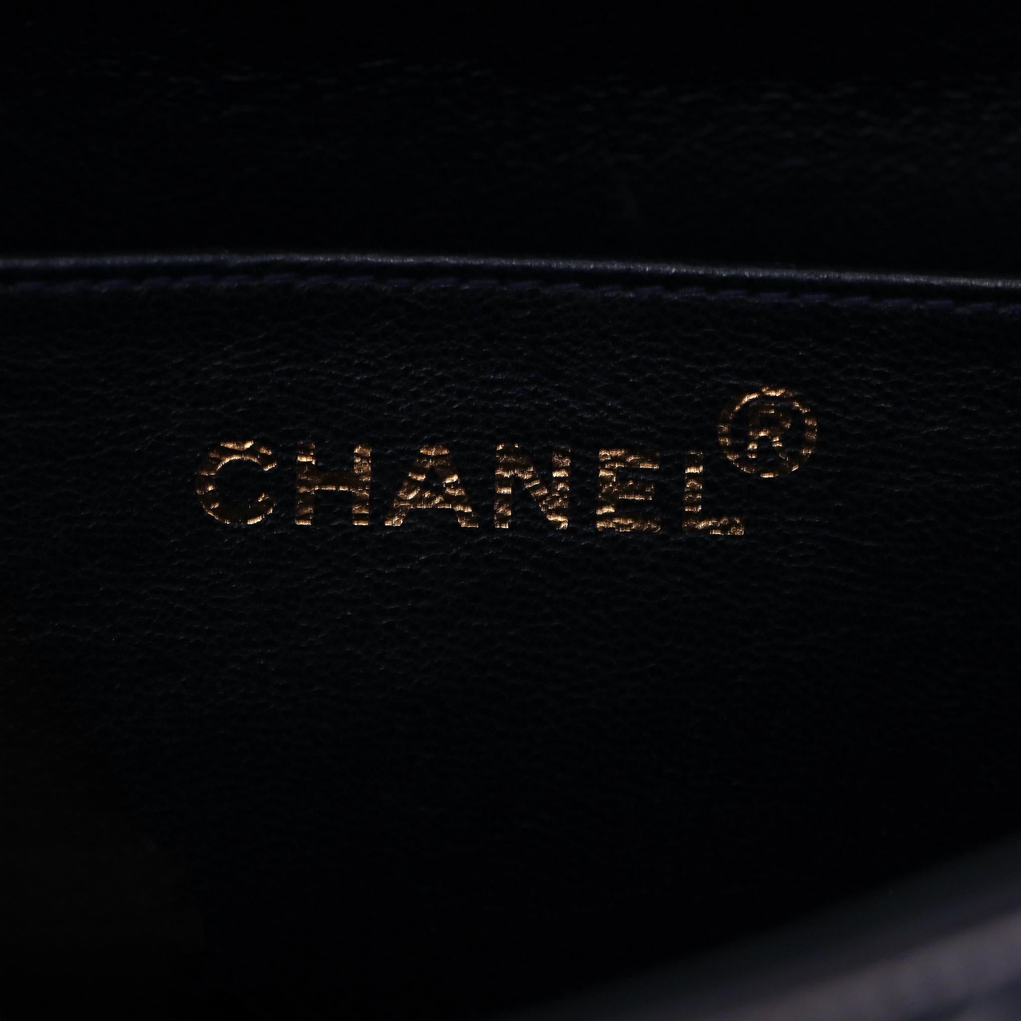 Chanel Jumbo Diamond Quilted Lambskin Timeless Bag With 24k Gold Hardware en vente 4