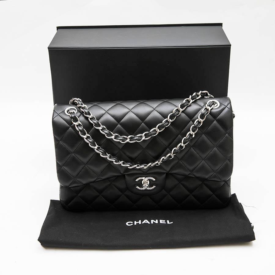 CHANEL 'Jumbo' Double flap Bag in Black Smooth Lamb Leather 4
