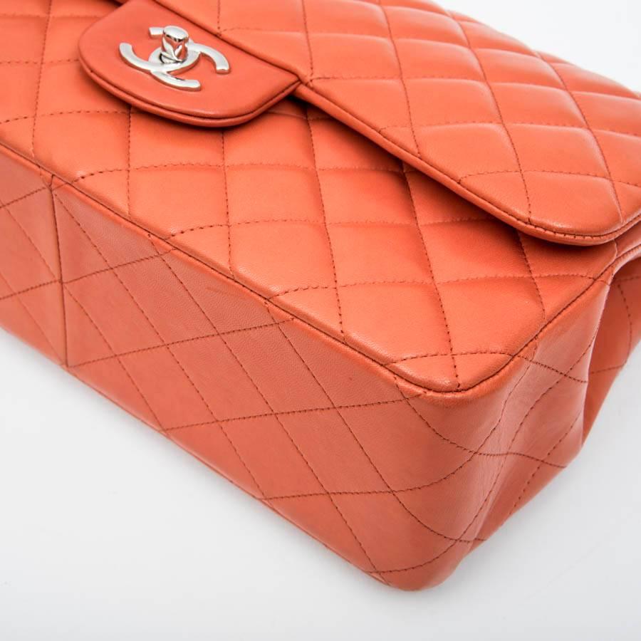 CHANEL Jumbo Double Flap Bag in Coral Quilted Smooth Lamb Leather In Good Condition In Paris, FR