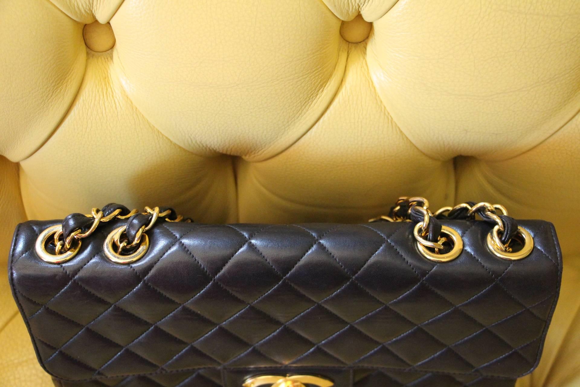 Chanel Jumbo Flap Bag in Black Lambskin In Excellent Condition In Saint-Ouen, FR