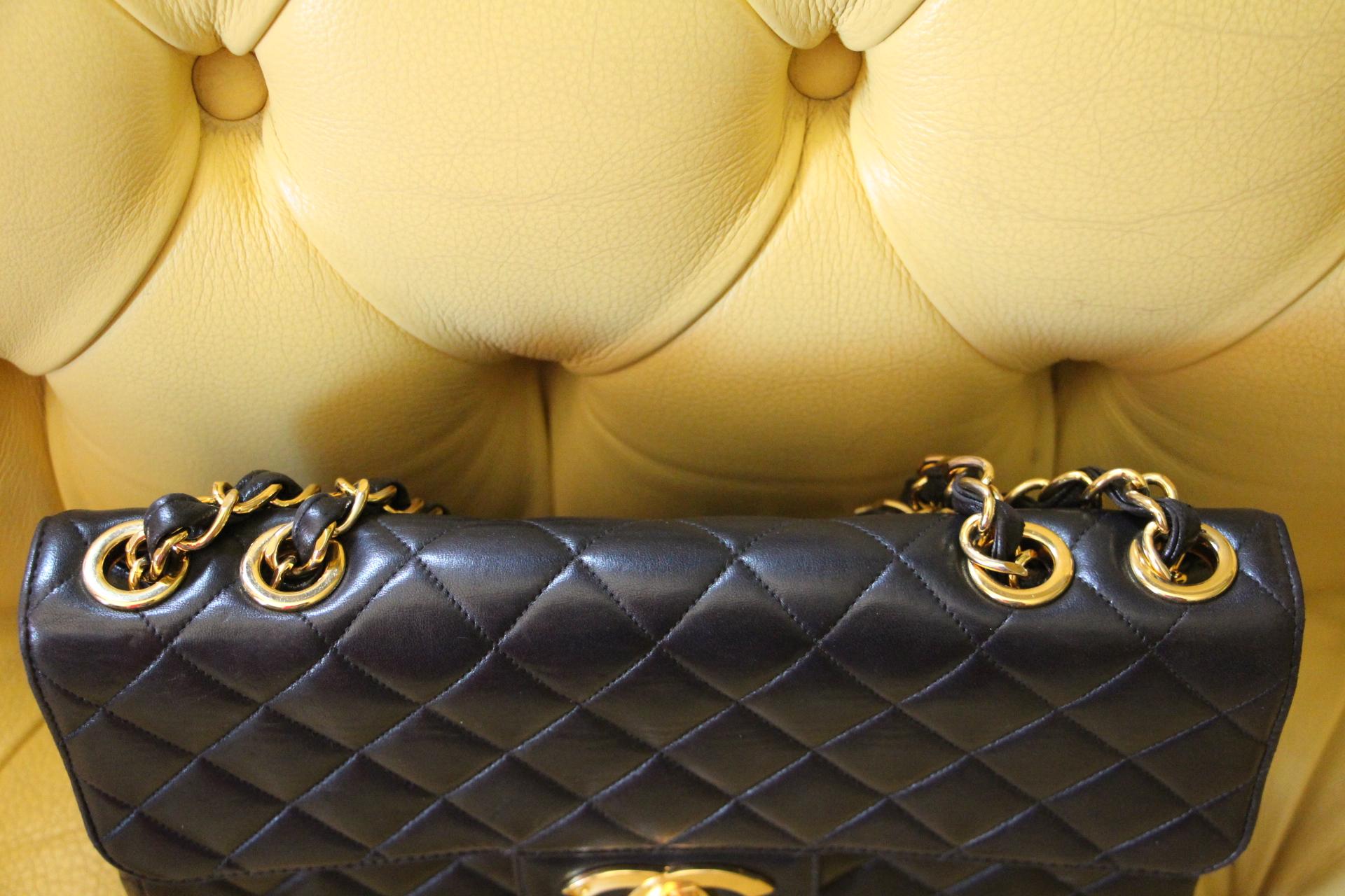 Chanel Jumbo Flap Bag In Black Lambskin In Good Condition In Saint-ouen, FR