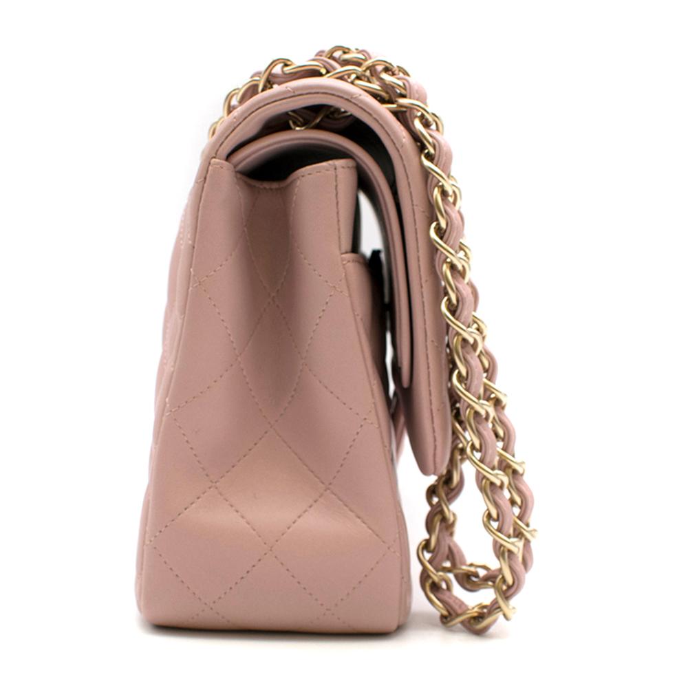 Chanel Jumbo Flap Bag in Blush pink lambskin with brushed pale gold tone hardware

Includes dust bag & authenticity card. Chanel '14 - '15

Please note, these items are pre-owned and may show signs of being stored even when unworn and unused. This