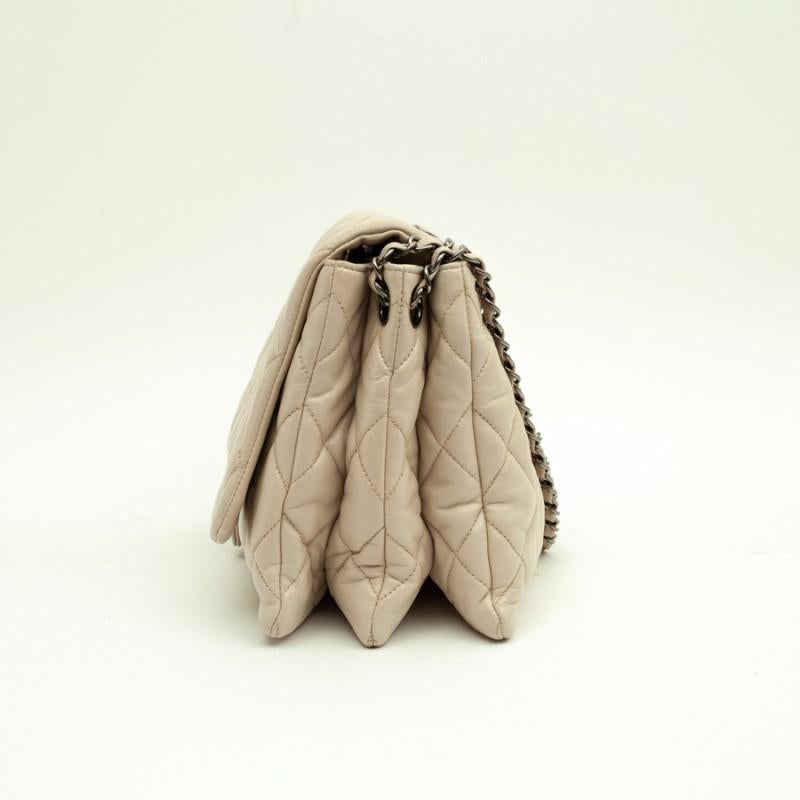 CHANEL Jumbo Flexible Lambskin Bag In Excellent Condition In Paris, FR