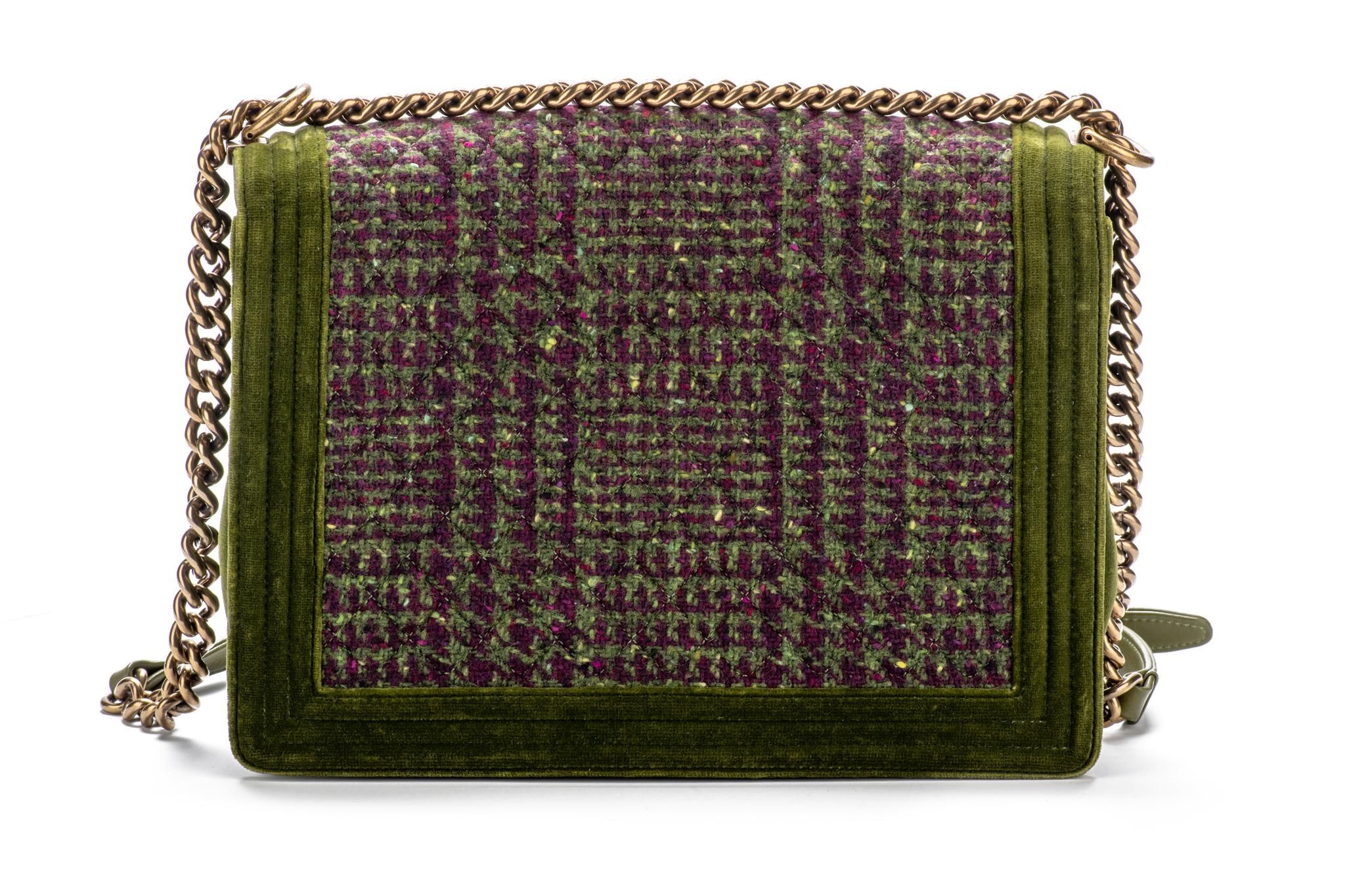 Borsa Chanel Jumbo in velluto verde e tweed per ragazzi In condizioni ottime a West Hollywood, CA