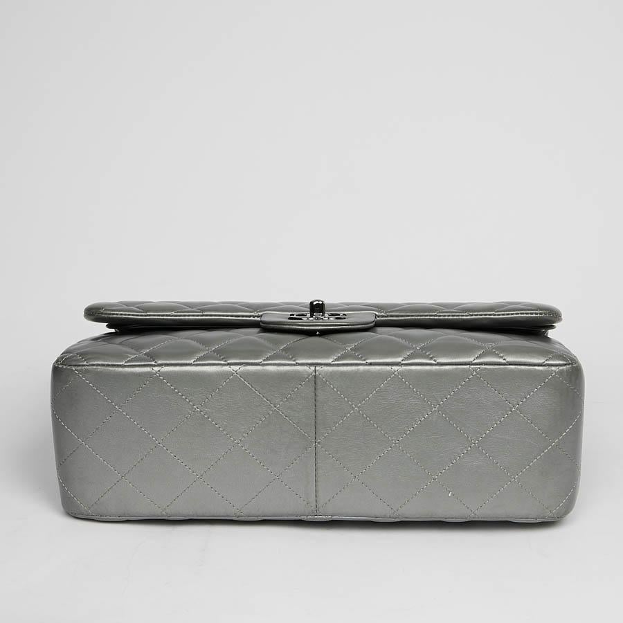 CHANEL Jumbo Handbag In Steel Gray Leather 2