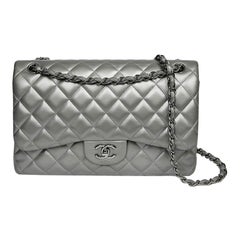 CHANEL Jumbo Handtasche aus stahlgrauem Leder