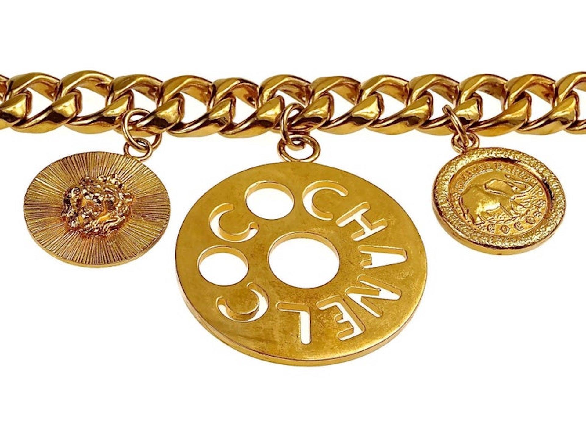 CHANEL Jumbo Iconic Logo Medallion Charm Necklace Belt In Good Condition In Kingersheim, Alsace