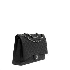 CHANEL, Jumbo en piel de caviar negra