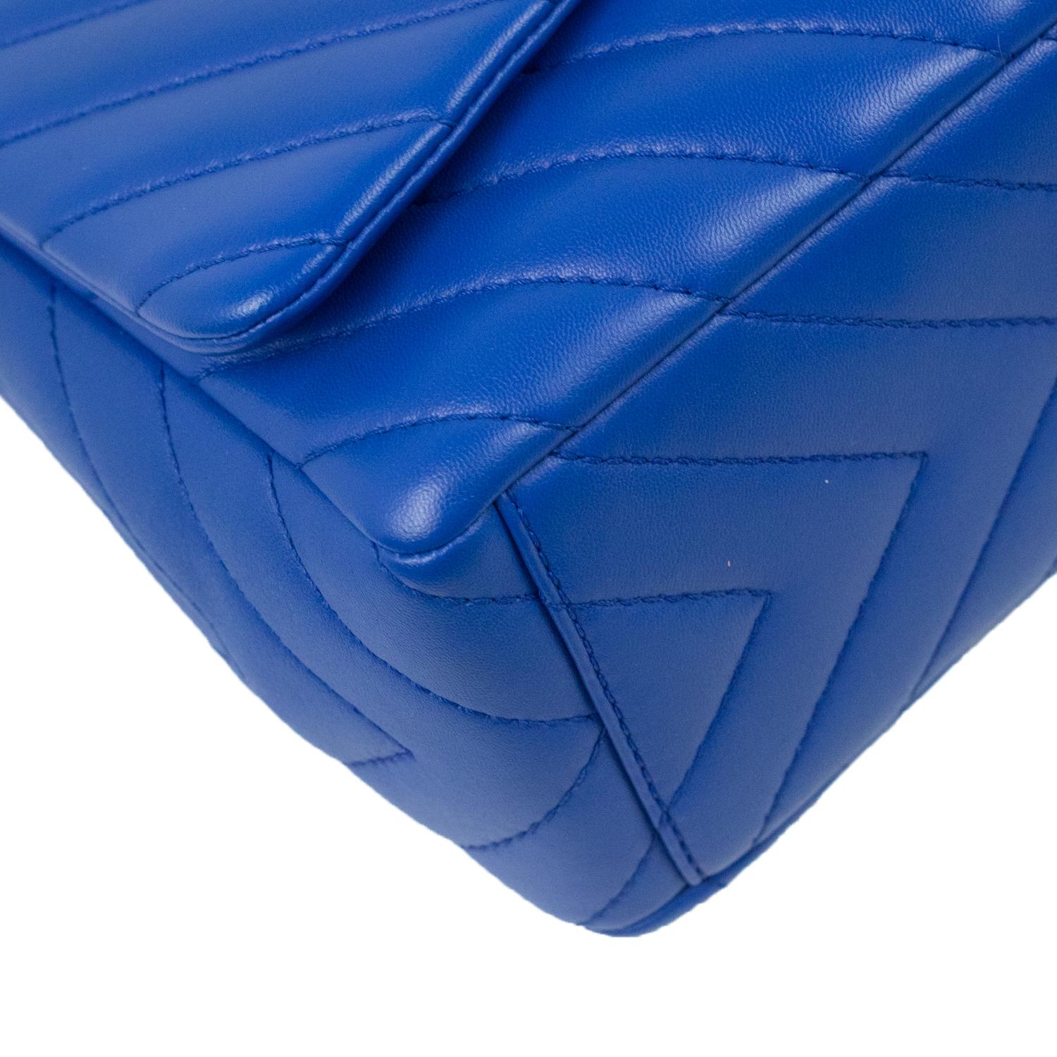 CHANEL, Jumbo in blue leather 5