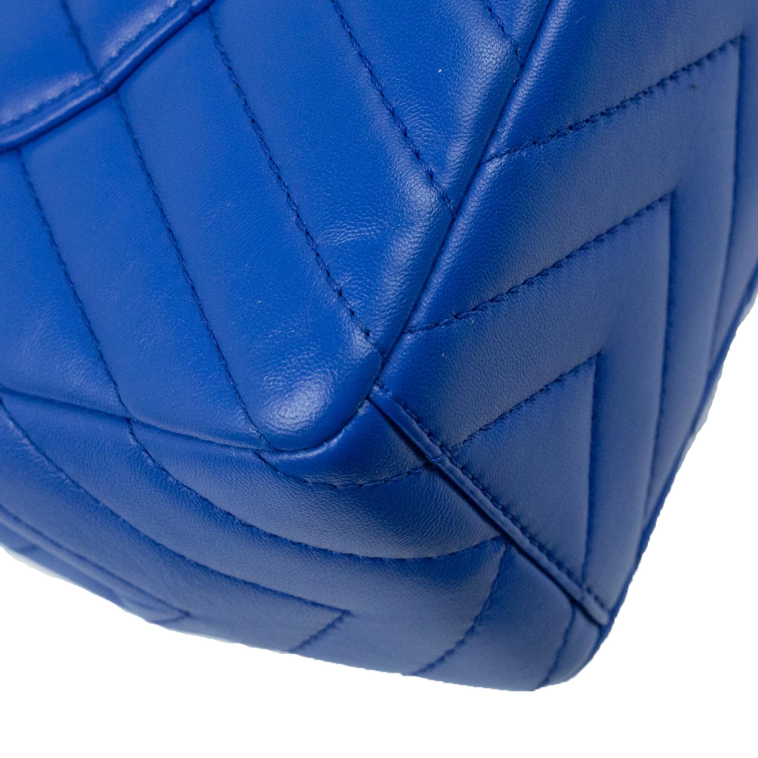 CHANEL, Jumbo in blue leather 8