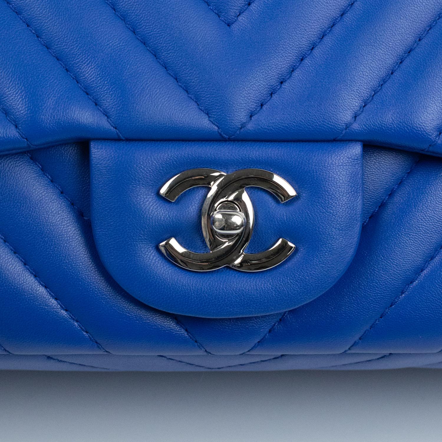 CHANEL, Jumbo in blue leather 3