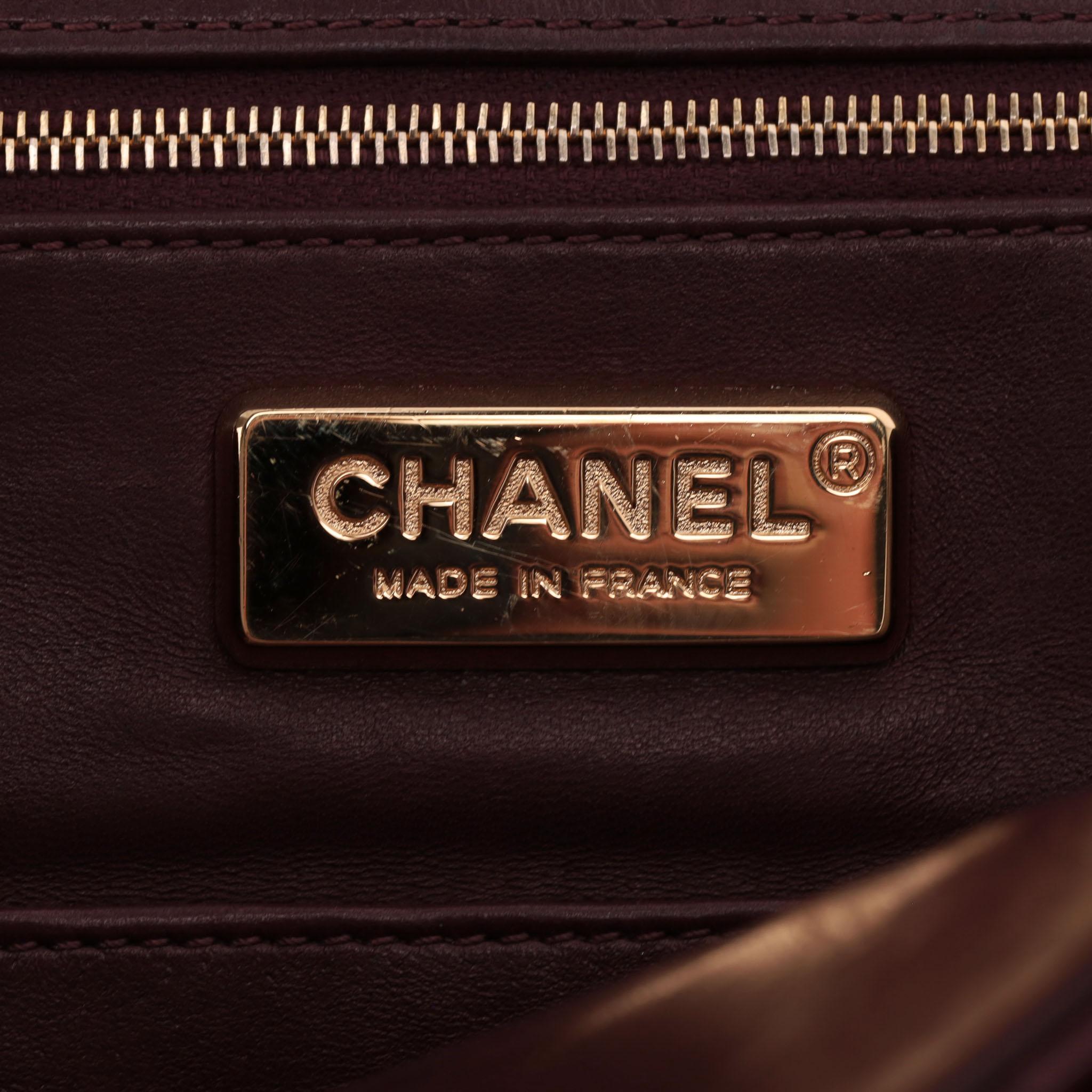 Borsa Chanel Jumbo in pelle di alligatore opaca Timeless Flap in vendita 5