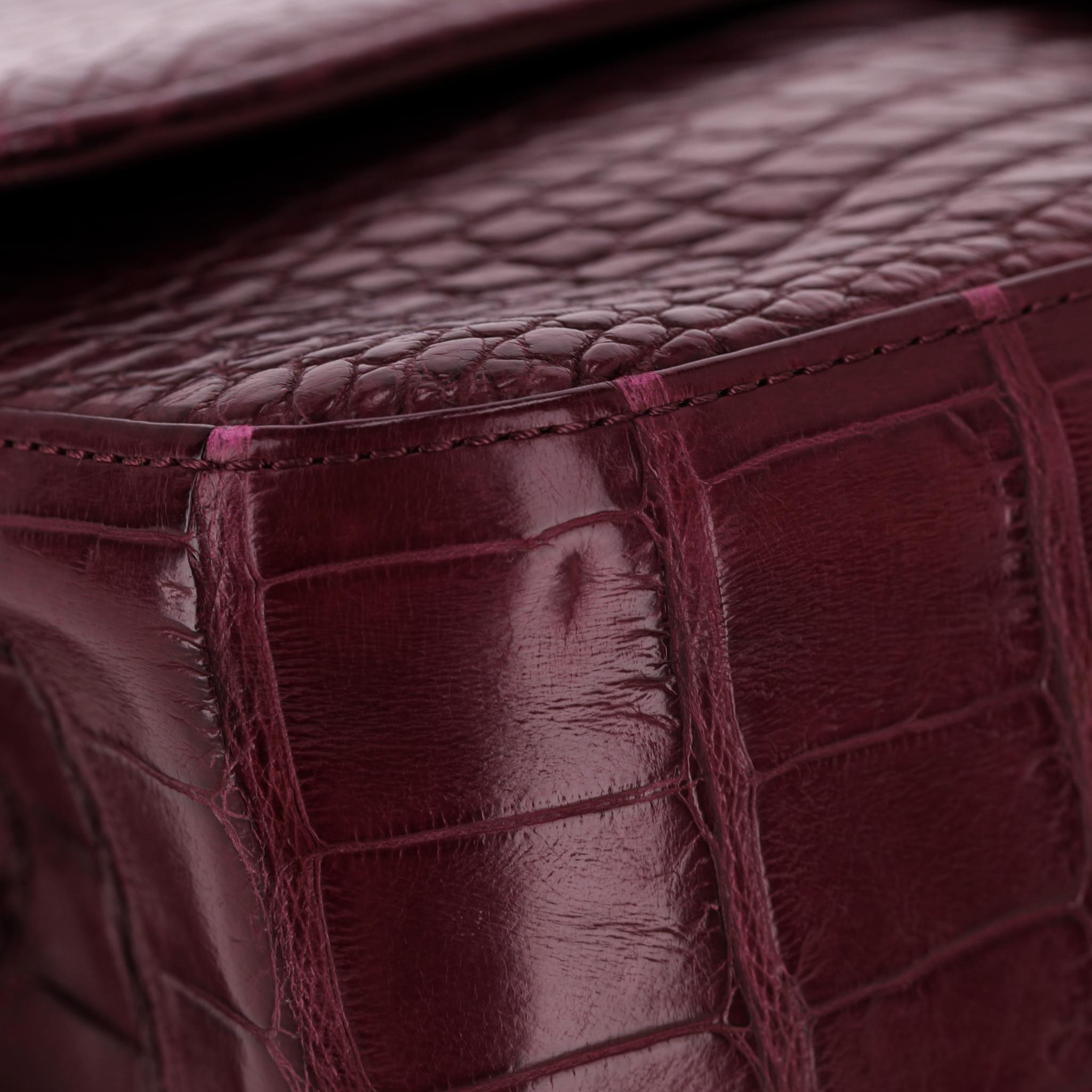 Borsa Chanel Jumbo in pelle di alligatore opaca Timeless Flap in vendita 8