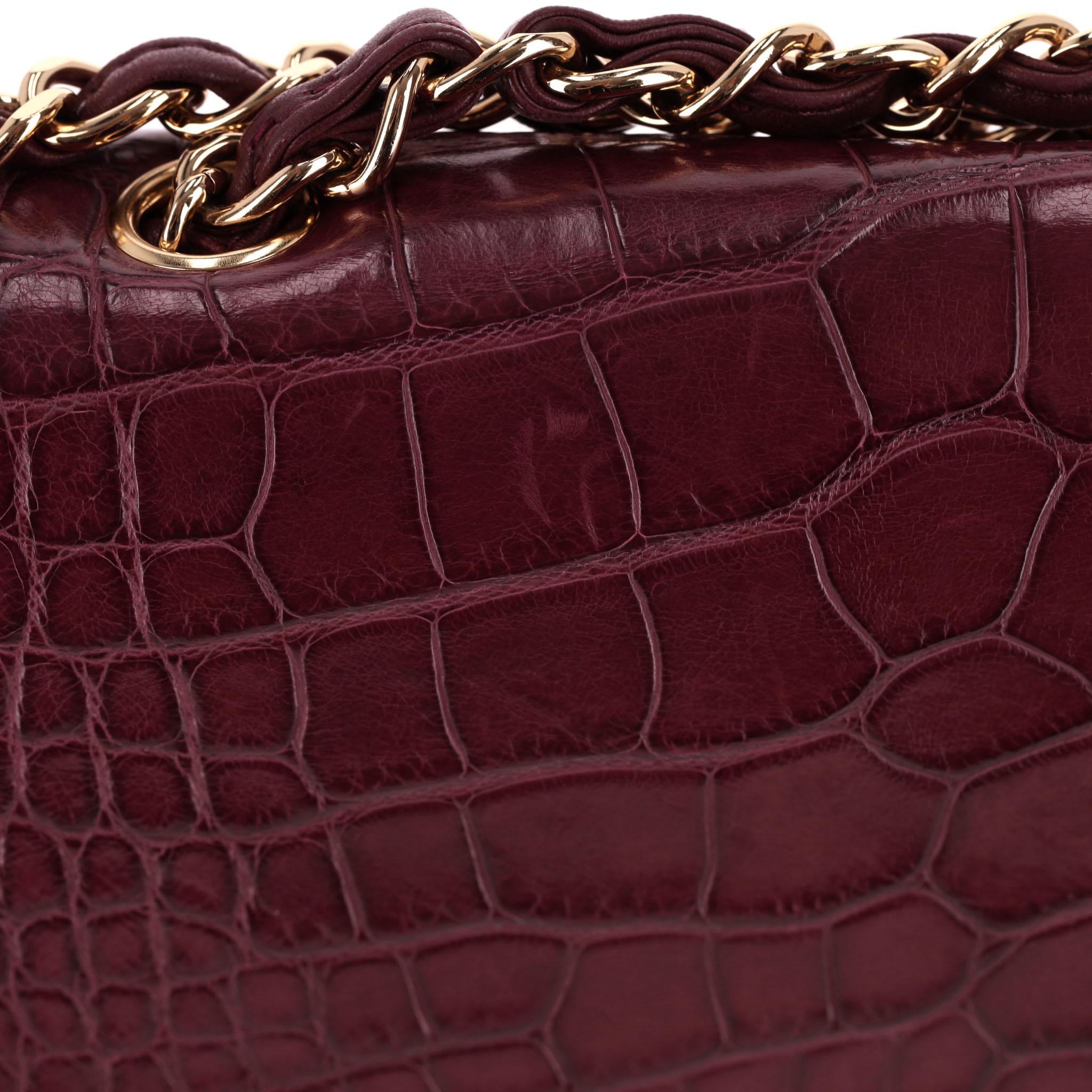 Borsa Chanel Jumbo in pelle di alligatore opaca Timeless Flap in vendita 10