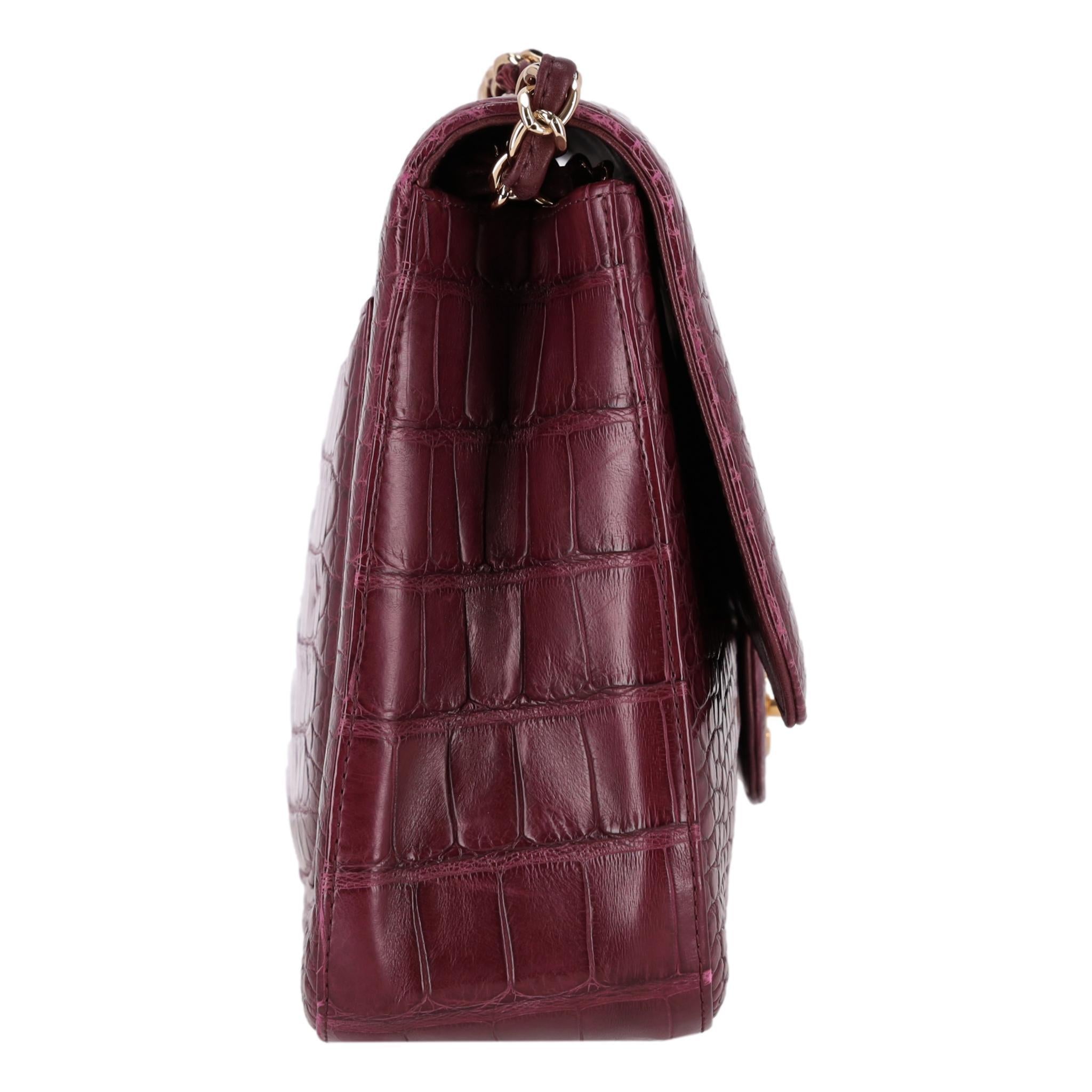 Nero Borsa Chanel Jumbo in pelle di alligatore opaca Timeless Flap in vendita