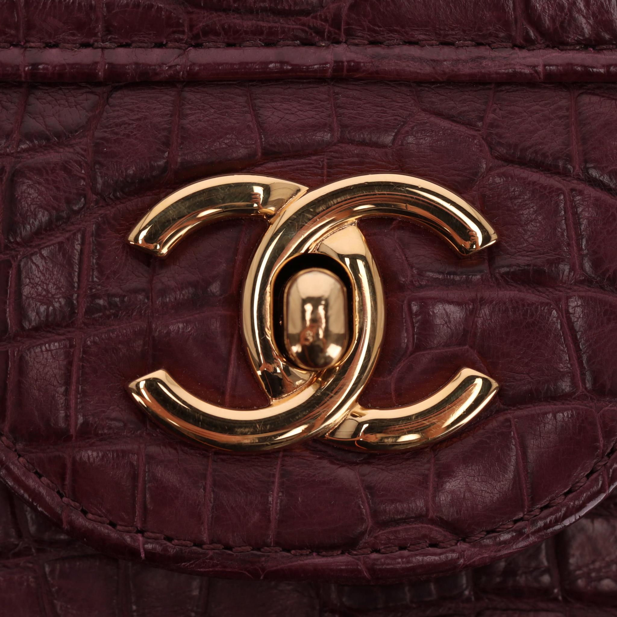 Borsa Chanel Jumbo in pelle di alligatore opaca Timeless Flap in vendita 3
