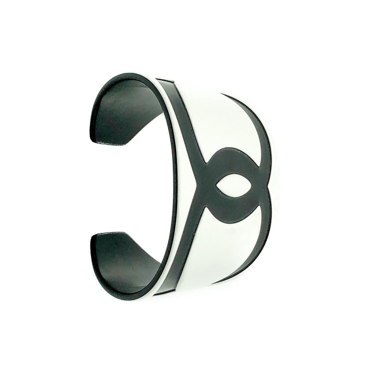 Women's or Men's Chanel Jumbo Monochrome CC Logo Resin Cuff 2006 For Sale
