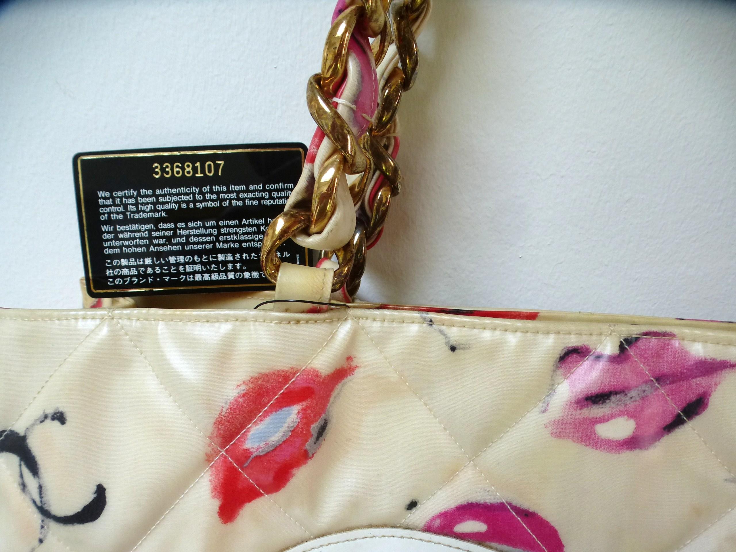  Chanel Jumbo nylon shopper Tot avec Lip Heart + Coco Grafitti, années 1985 Pour femmes en vente