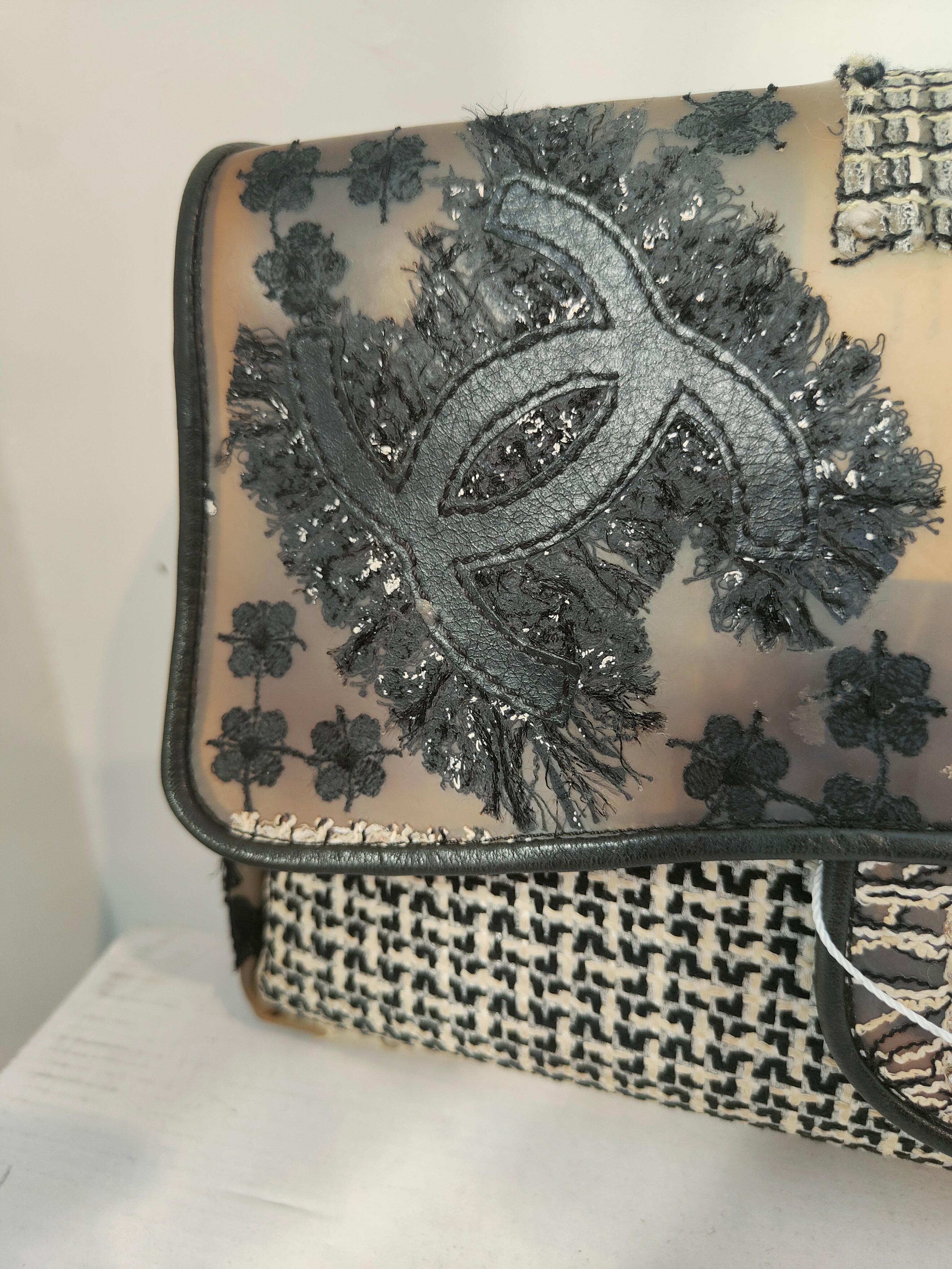 Chanel Jumbo solapa simple de PVC y patchword de tweed en Excelente Estado en Capri, IT